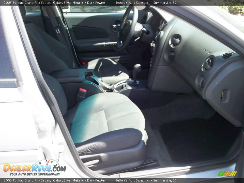 2005 Pontiac Grand Prix Sedan Galaxy Silver Metallic / Dark Pewter Photo #10