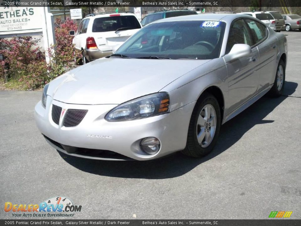 2005 Pontiac Grand Prix Sedan Galaxy Silver Metallic / Dark Pewter Photo #11