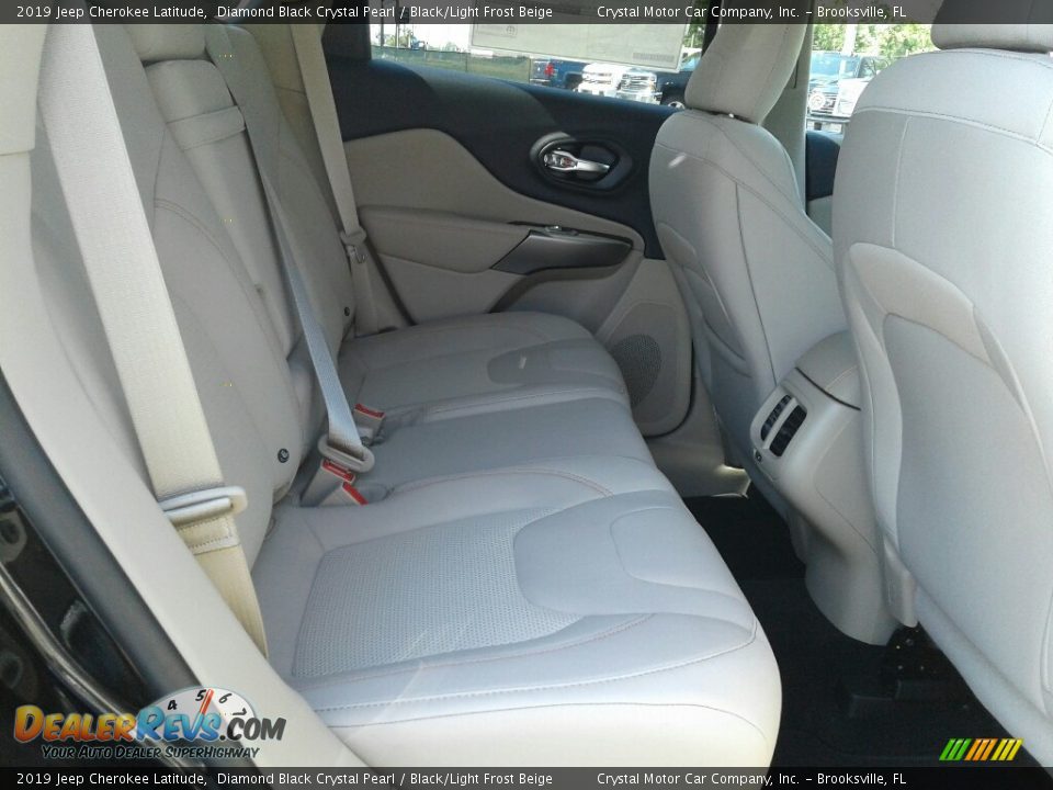 2019 Jeep Cherokee Latitude Diamond Black Crystal Pearl / Black/Light Frost Beige Photo #11
