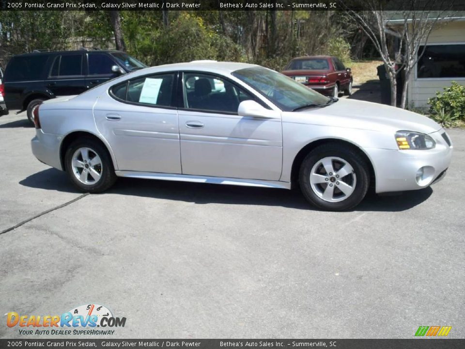 2005 Pontiac Grand Prix Sedan Galaxy Silver Metallic / Dark Pewter Photo #13
