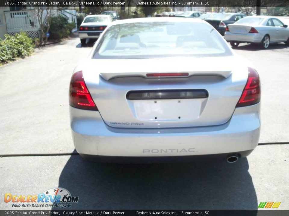 2005 Pontiac Grand Prix Sedan Galaxy Silver Metallic / Dark Pewter Photo #15
