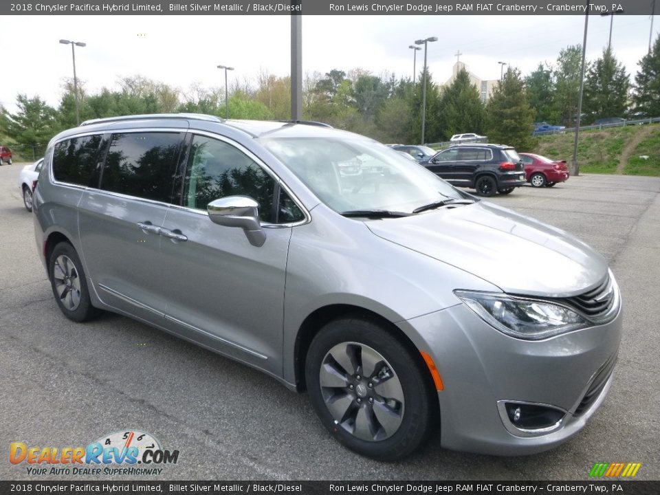 Front 3/4 View of 2018 Chrysler Pacifica Hybrid Limited Photo #7