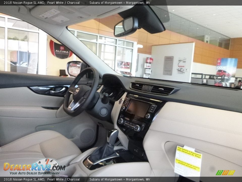 2018 Nissan Rogue SL AWD Pearl White / Charcoal Photo #10