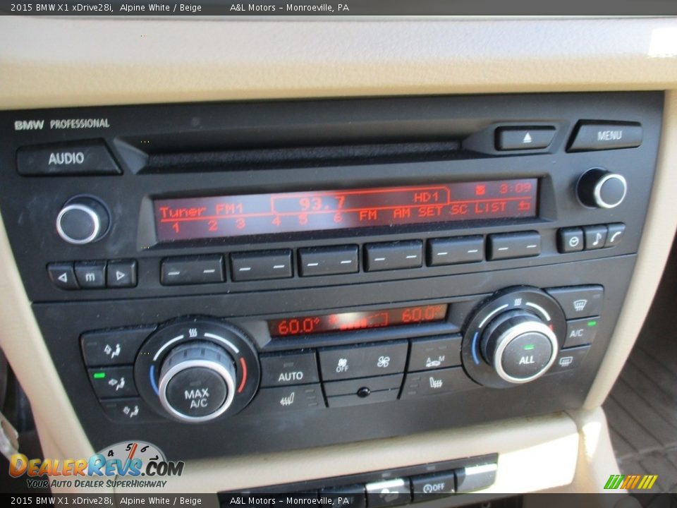 2015 BMW X1 xDrive28i Alpine White / Beige Photo #17