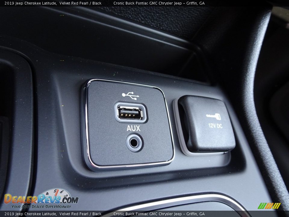 2019 Jeep Cherokee Latitude Velvet Red Pearl / Black Photo #5