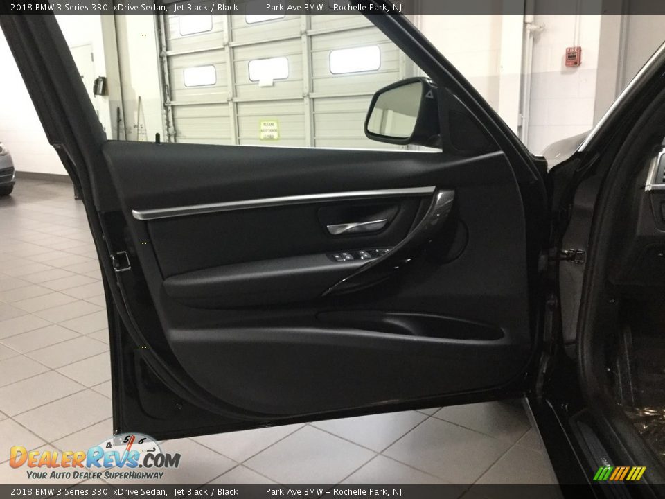 2018 BMW 3 Series 330i xDrive Sedan Jet Black / Black Photo #9