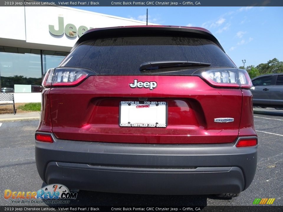 2019 Jeep Cherokee Latitude Velvet Red Pearl / Black Photo #12