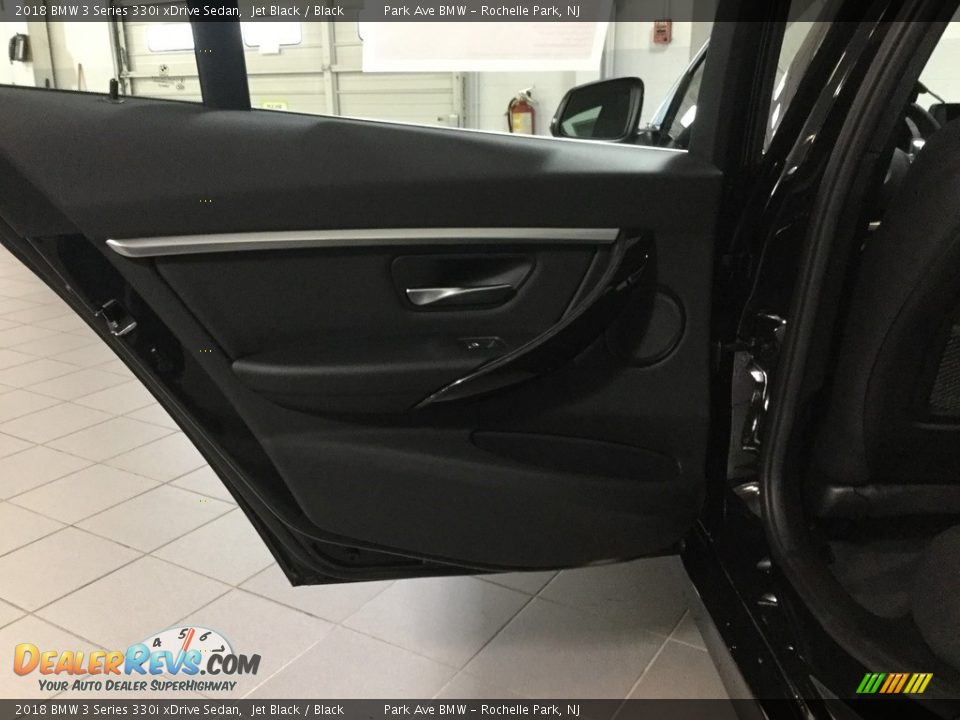 2018 BMW 3 Series 330i xDrive Sedan Jet Black / Black Photo #12