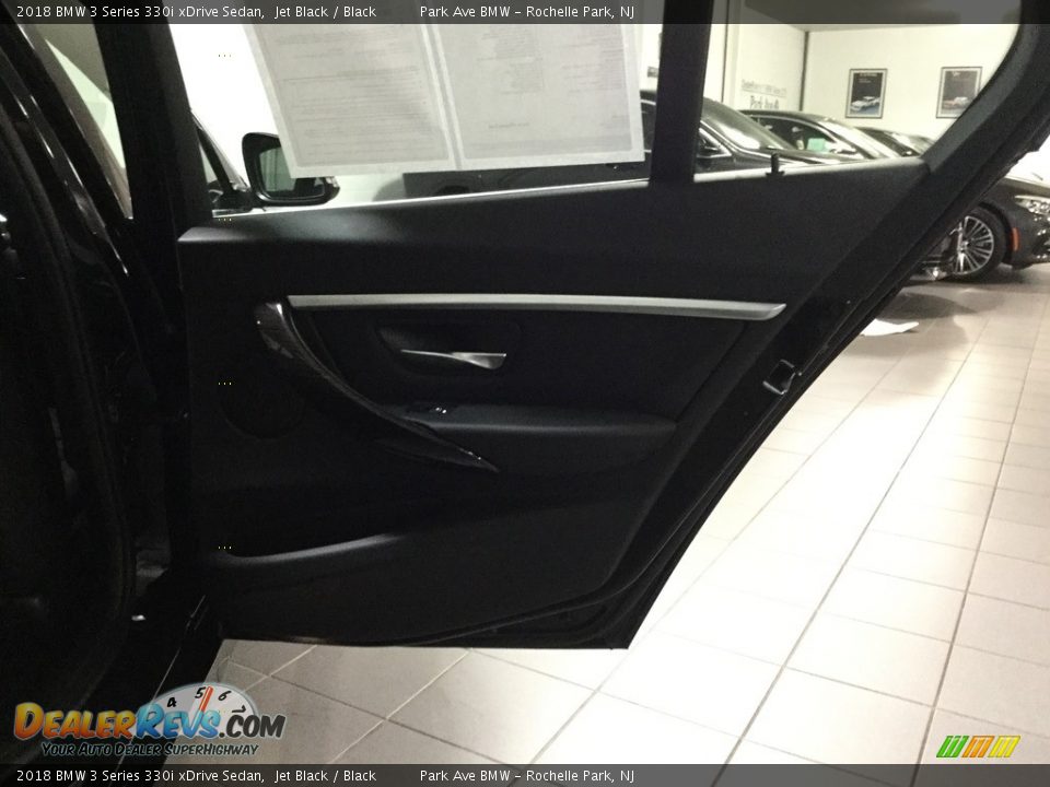 2018 BMW 3 Series 330i xDrive Sedan Jet Black / Black Photo #18