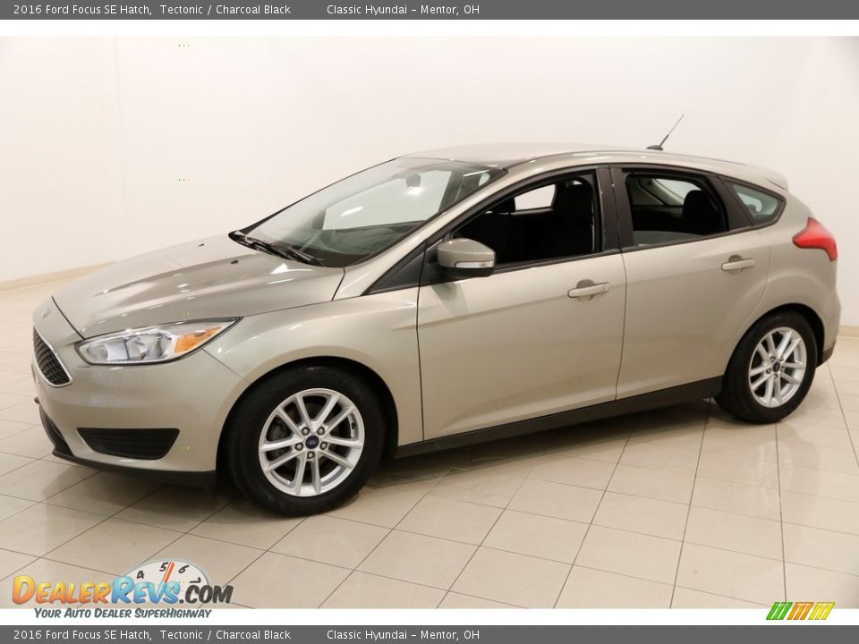 2016 Ford Focus SE Hatch Tectonic / Charcoal Black Photo #3