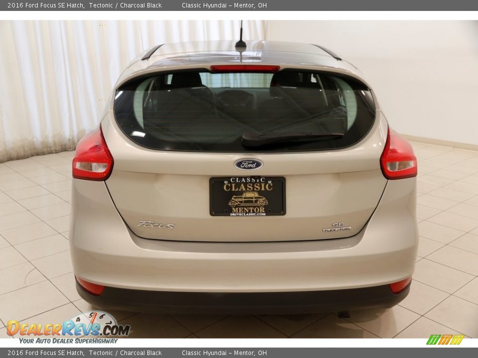 2016 Ford Focus SE Hatch Tectonic / Charcoal Black Photo #15