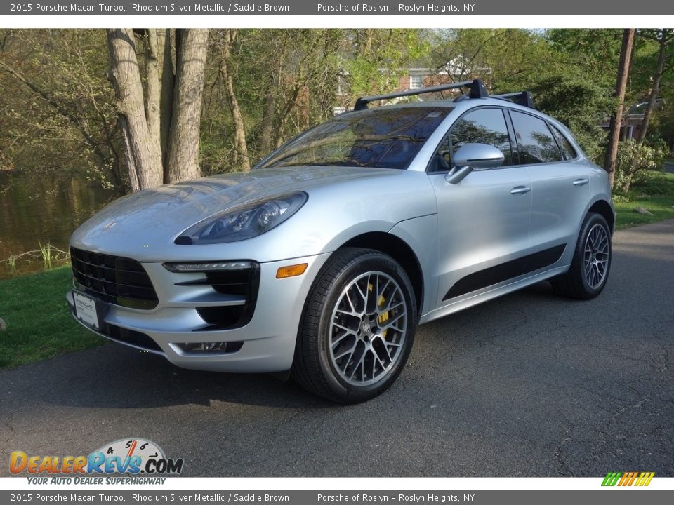 Front 3/4 View of 2015 Porsche Macan Turbo Photo #1