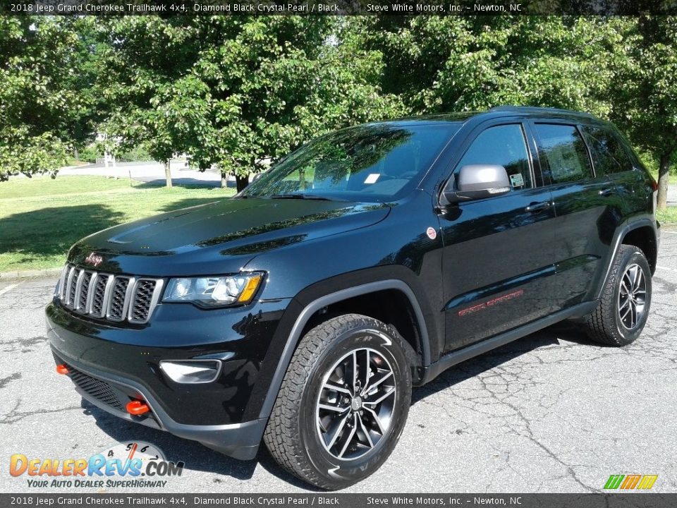 Front 3/4 View of 2018 Jeep Grand Cherokee Trailhawk 4x4 Photo #2