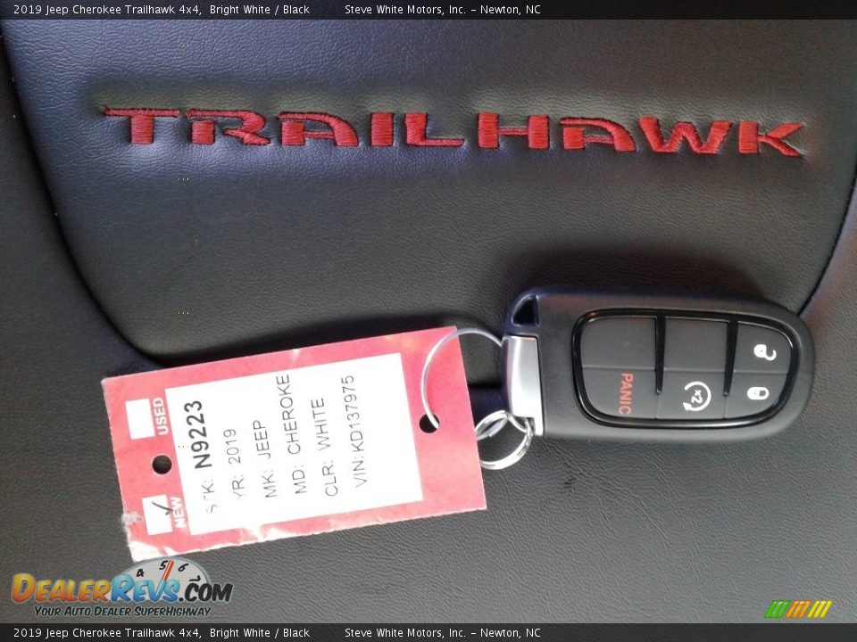 2019 Jeep Cherokee Trailhawk 4x4 Bright White / Black Photo #31