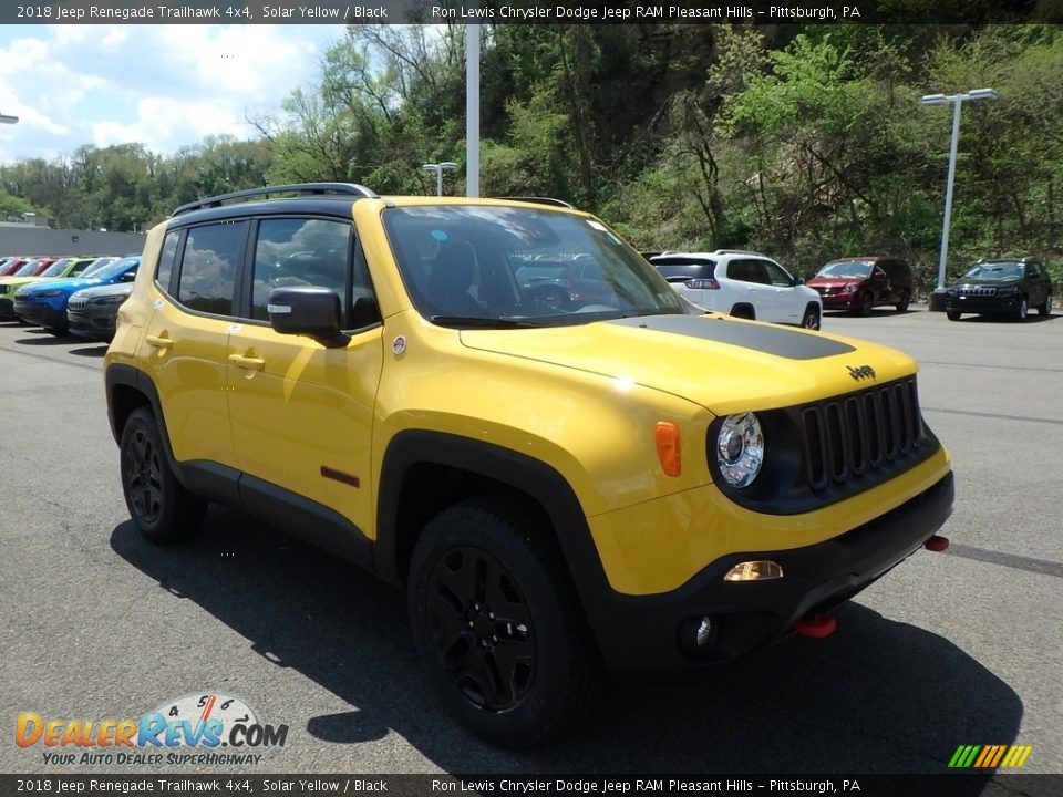 Front 3/4 View of 2018 Jeep Renegade Trailhawk 4x4 Photo #7
