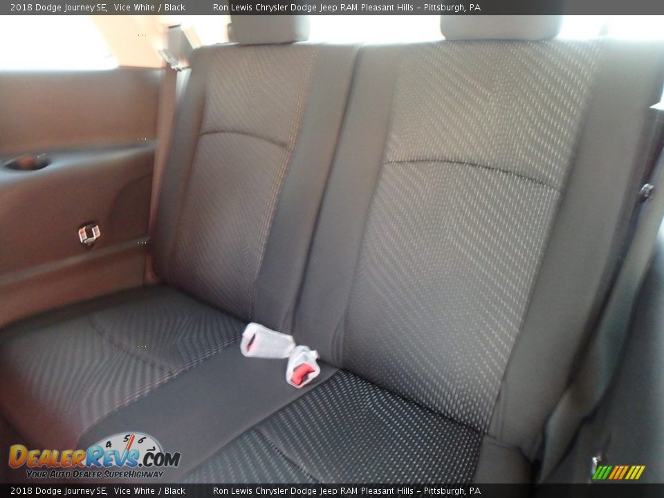 2018 Dodge Journey SE Vice White / Black Photo #12