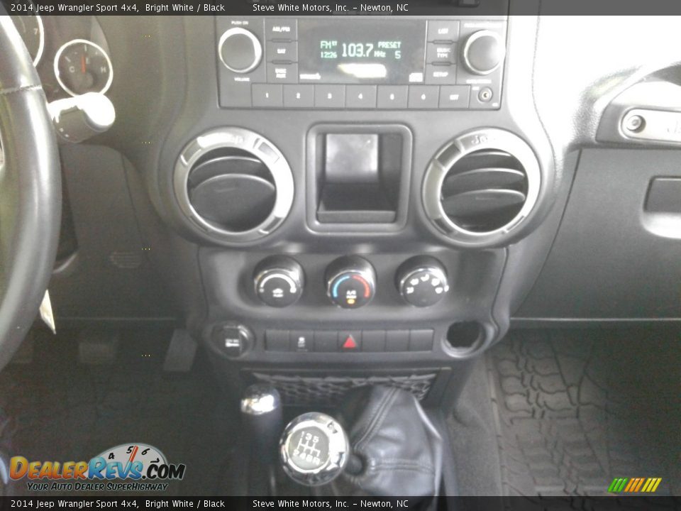 2014 Jeep Wrangler Sport 4x4 Bright White / Black Photo #19