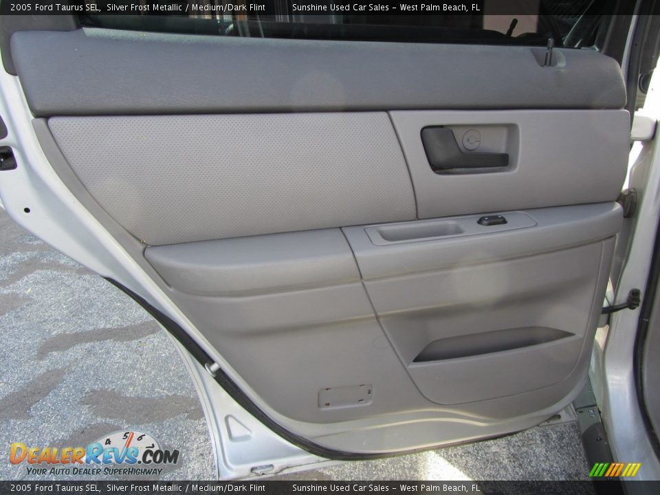 2005 Ford Taurus SEL Silver Frost Metallic / Medium/Dark Flint Photo #12