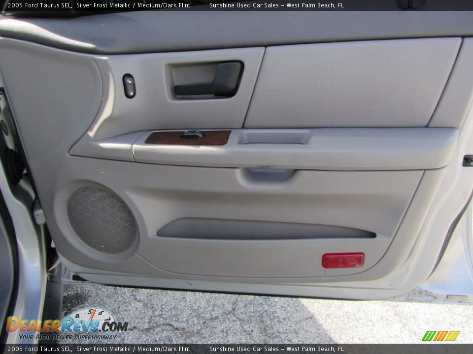 2005 Ford Taurus SEL Silver Frost Metallic / Medium/Dark Flint Photo #16