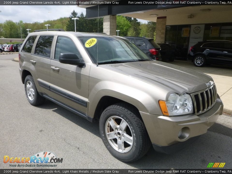 2006 Jeep Grand Cherokee Laredo 4x4 Light Khaki Metallic / Medium Slate Gray Photo #3