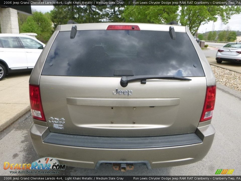 2006 Jeep Grand Cherokee Laredo 4x4 Light Khaki Metallic / Medium Slate Gray Photo #8