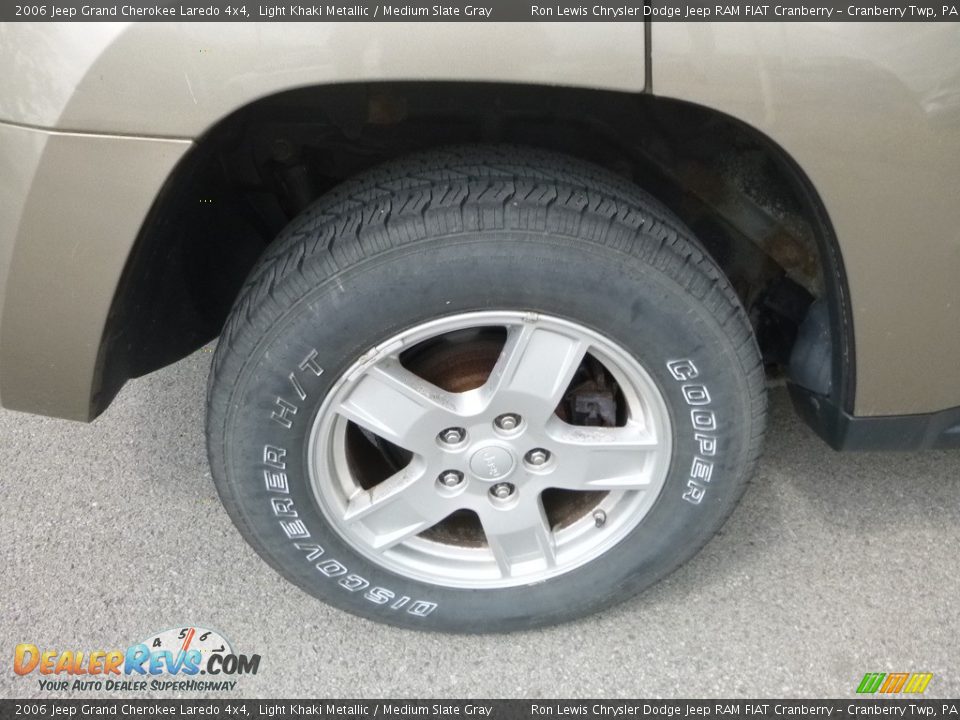 2006 Jeep Grand Cherokee Laredo 4x4 Light Khaki Metallic / Medium Slate Gray Photo #9