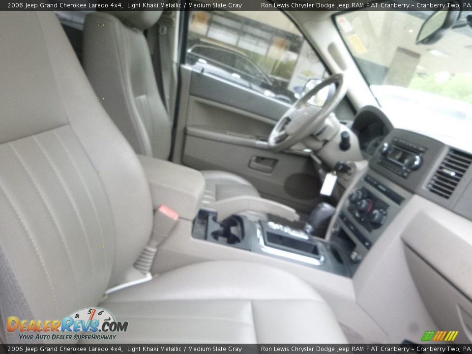 2006 Jeep Grand Cherokee Laredo 4x4 Light Khaki Metallic / Medium Slate Gray Photo #11