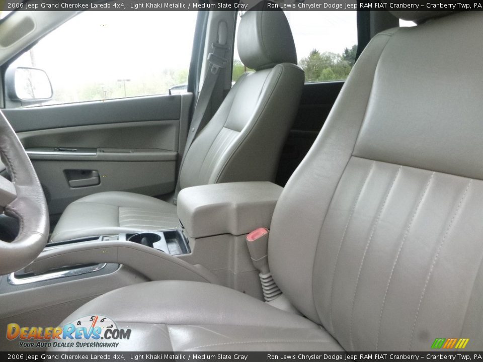 2006 Jeep Grand Cherokee Laredo 4x4 Light Khaki Metallic / Medium Slate Gray Photo #16