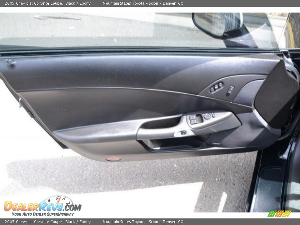 2005 Chevrolet Corvette Coupe Black / Ebony Photo #24
