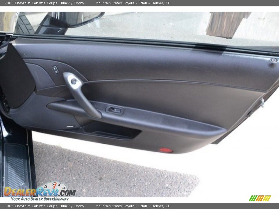 2005 Chevrolet Corvette Coupe Black / Ebony Photo #25