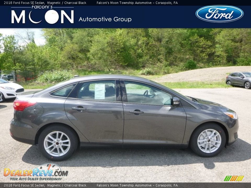2018 Ford Focus SE Sedan Magnetic / Charcoal Black Photo #1