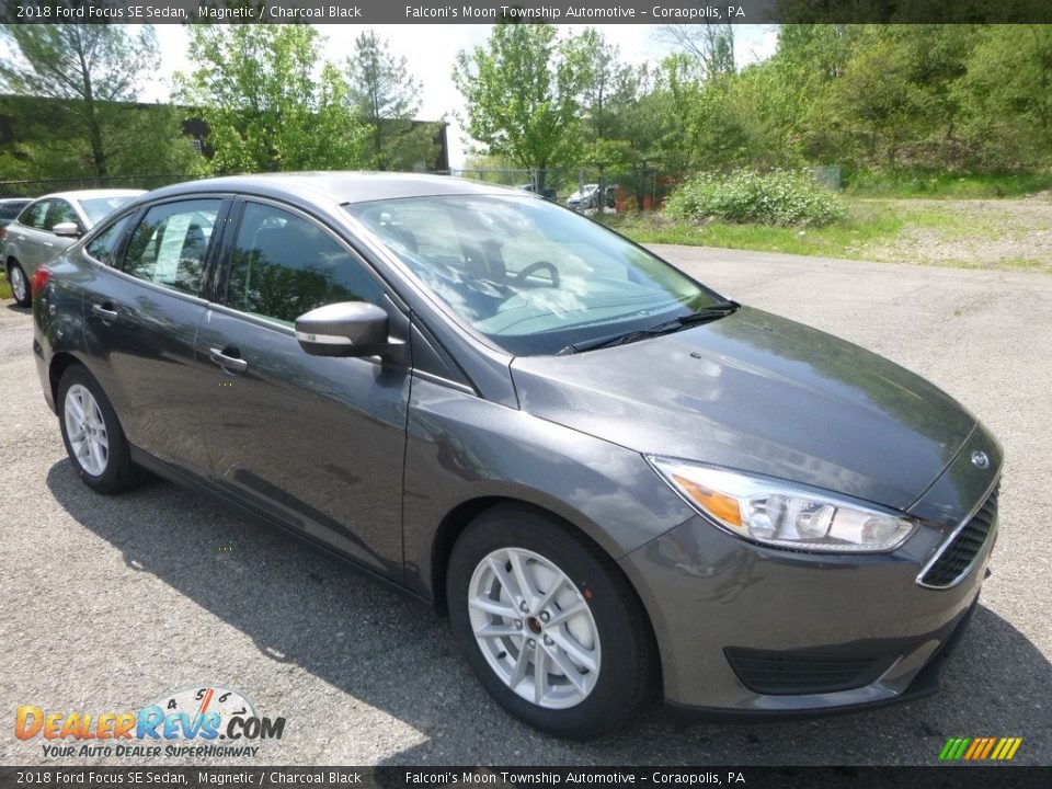 2018 Ford Focus SE Sedan Magnetic / Charcoal Black Photo #3