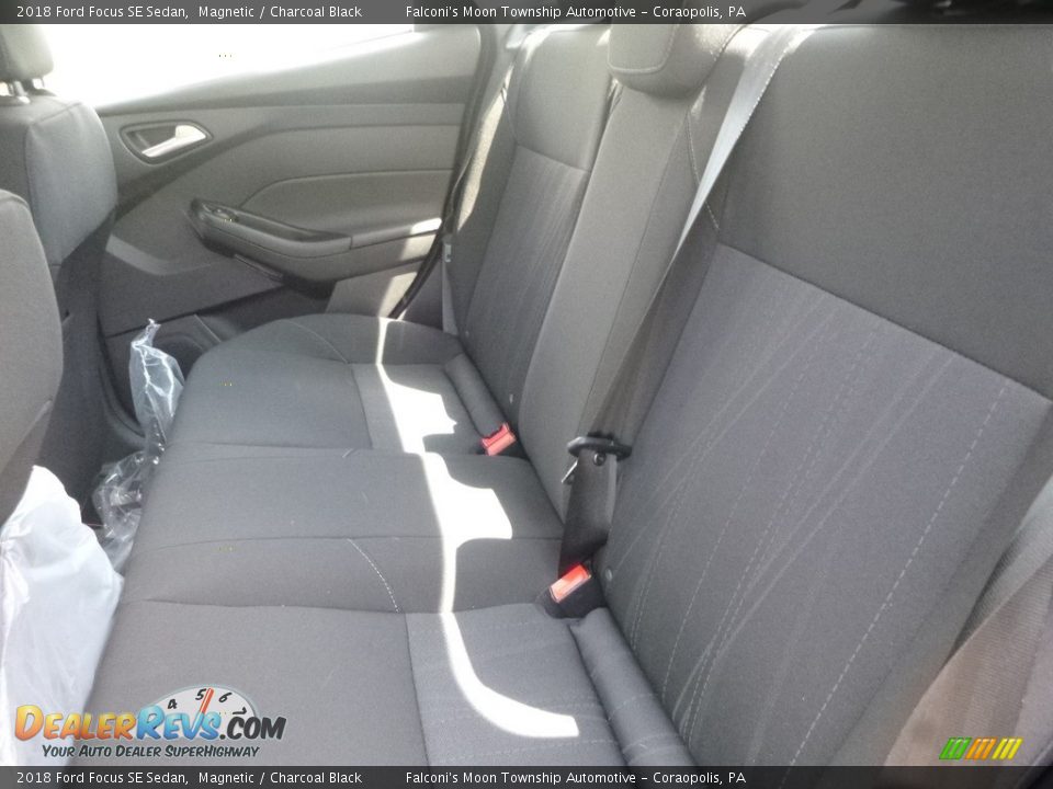 2018 Ford Focus SE Sedan Magnetic / Charcoal Black Photo #8
