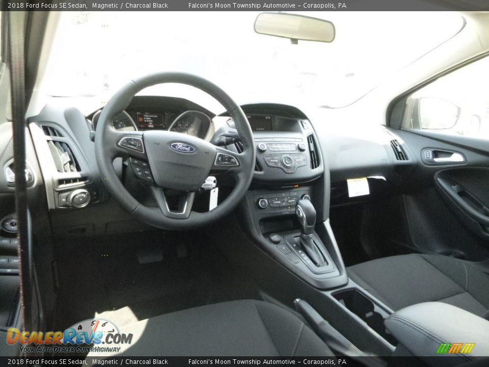 2018 Ford Focus SE Sedan Magnetic / Charcoal Black Photo #9