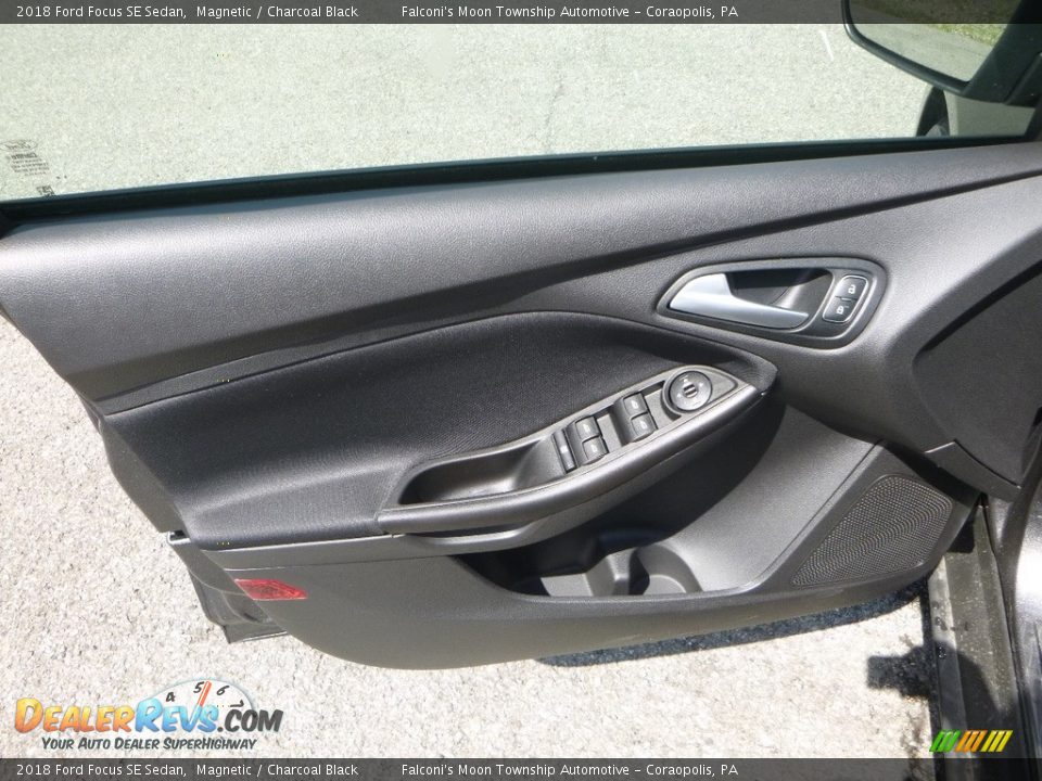 2018 Ford Focus SE Sedan Magnetic / Charcoal Black Photo #10