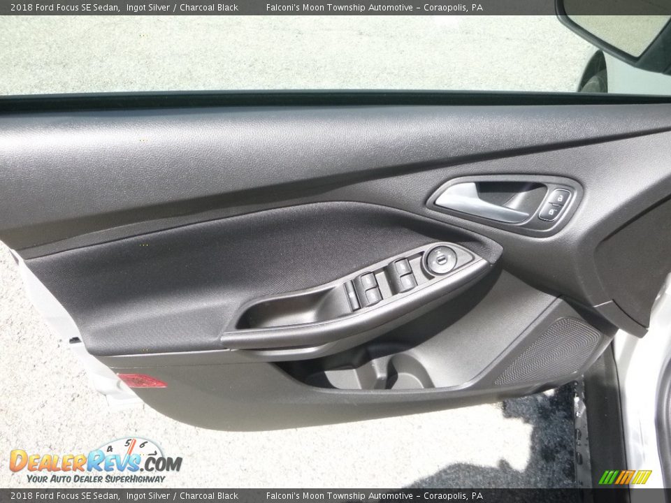 2018 Ford Focus SE Sedan Ingot Silver / Charcoal Black Photo #10
