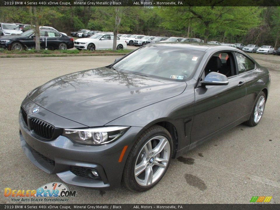 Front 3/4 View of 2019 BMW 4 Series 440i xDrive Coupe Photo #7