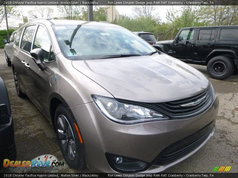 Front 3/4 View of 2018 Chrysler Pacifica Hybrid Limited Photo #1