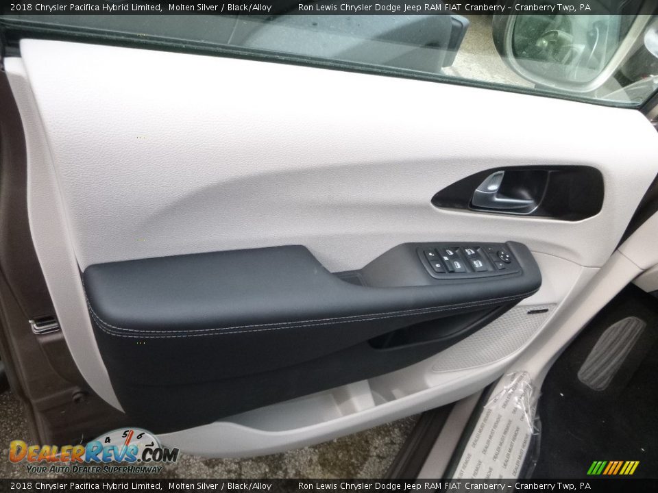 Door Panel of 2018 Chrysler Pacifica Hybrid Limited Photo #13
