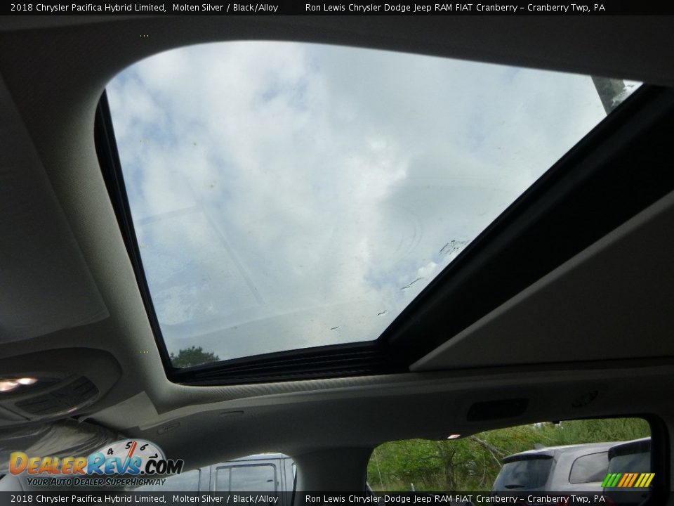 Sunroof of 2018 Chrysler Pacifica Hybrid Limited Photo #15