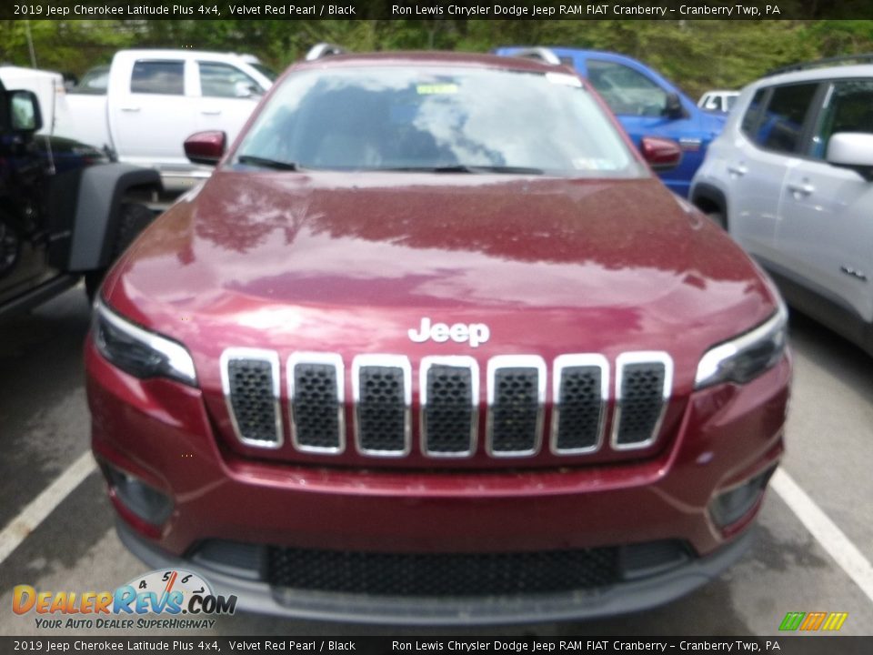 2019 Jeep Cherokee Latitude Plus 4x4 Velvet Red Pearl / Black Photo #9