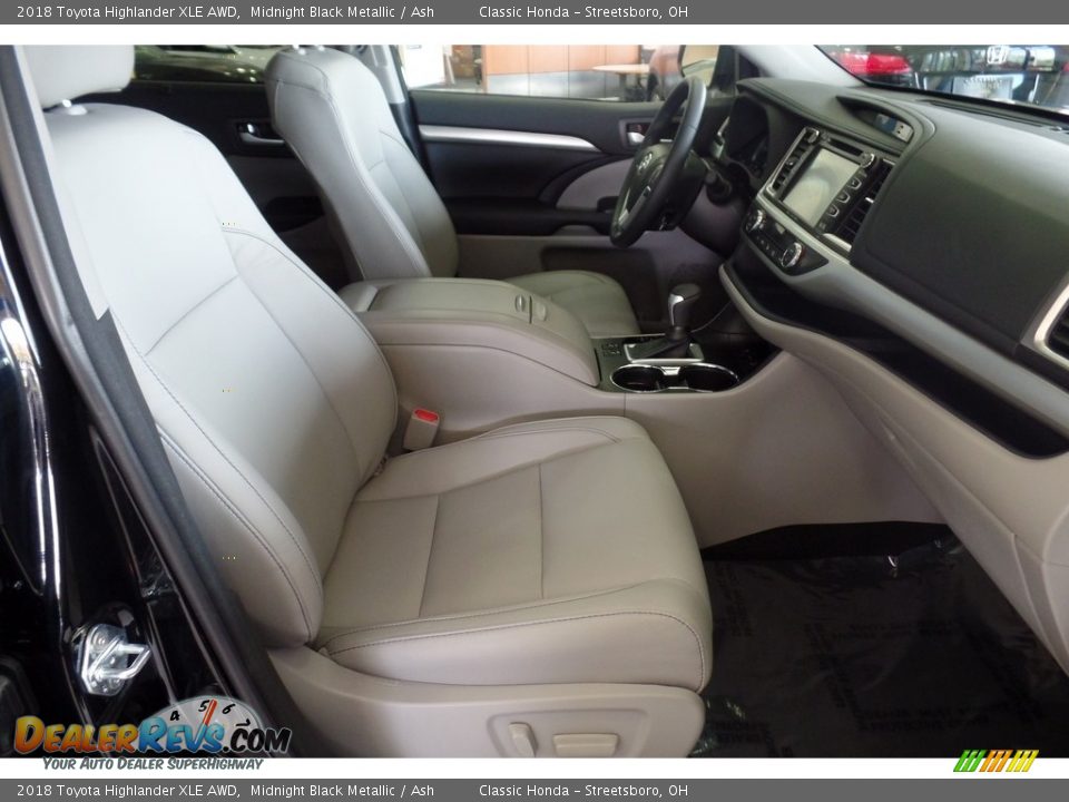 2018 Toyota Highlander XLE AWD Midnight Black Metallic / Ash Photo #17