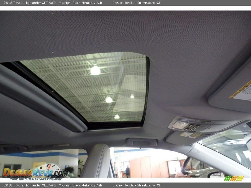 2018 Toyota Highlander XLE AWD Midnight Black Metallic / Ash Photo #18