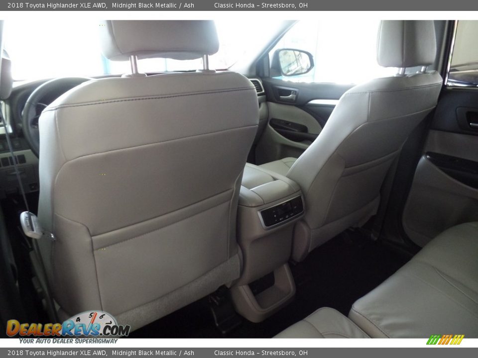 2018 Toyota Highlander XLE AWD Midnight Black Metallic / Ash Photo #26