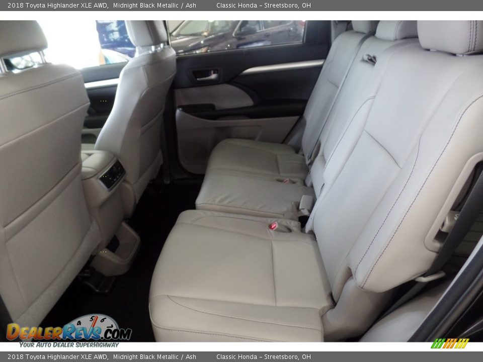 2018 Toyota Highlander XLE AWD Midnight Black Metallic / Ash Photo #27