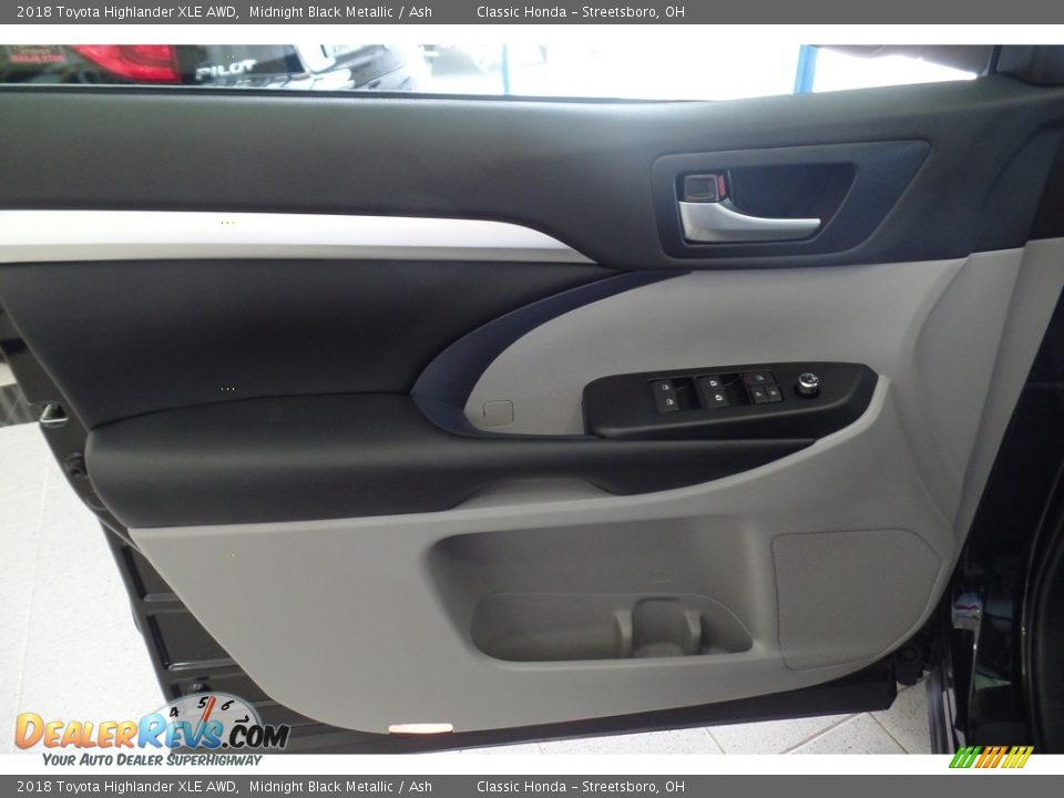 2018 Toyota Highlander XLE AWD Midnight Black Metallic / Ash Photo #28