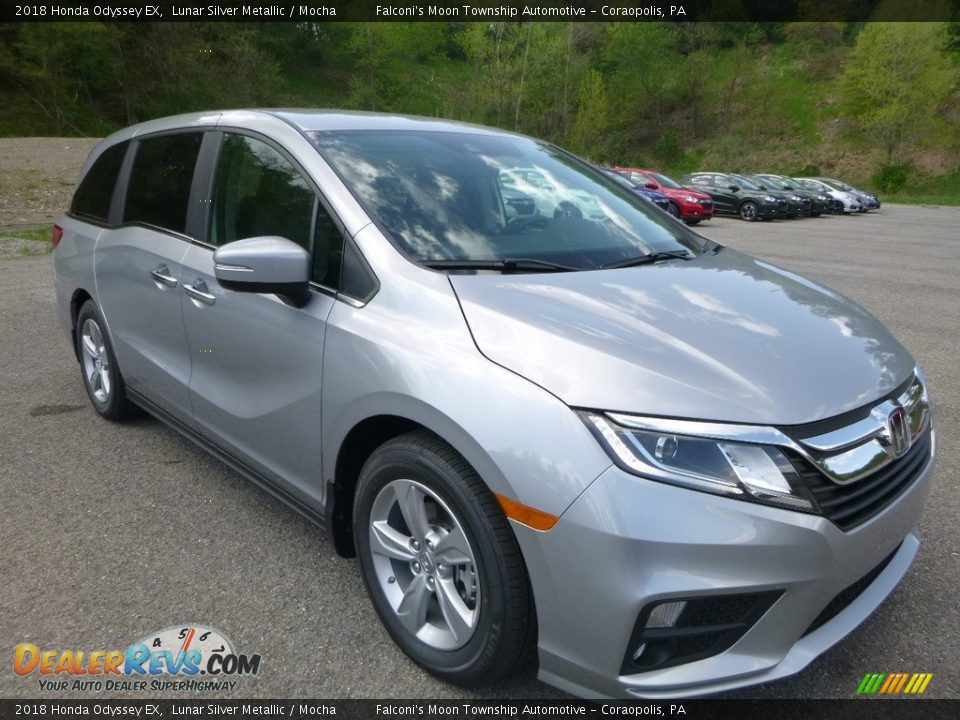 Front 3/4 View of 2018 Honda Odyssey EX Photo #5