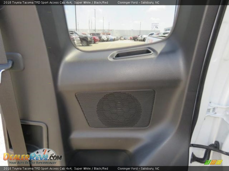 2018 Toyota Tacoma TRD Sport Access Cab 4x4 Super White / Black/Red Photo #25