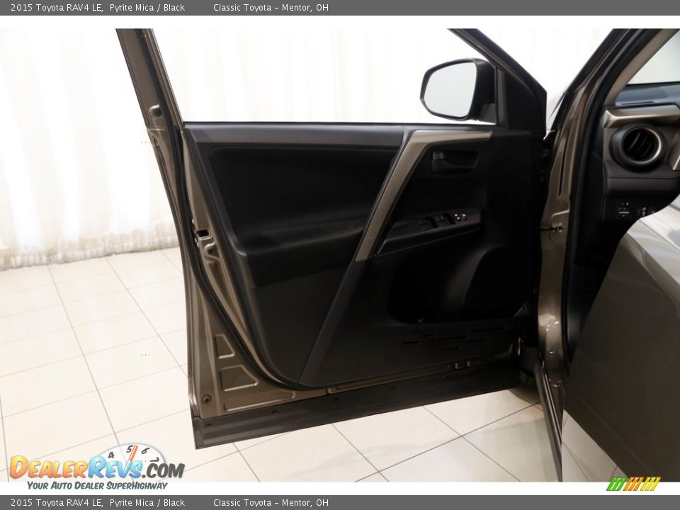 2015 Toyota RAV4 LE Pyrite Mica / Black Photo #4