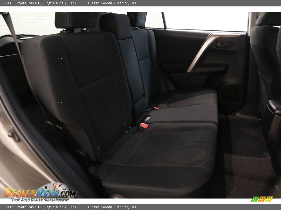 2015 Toyota RAV4 LE Pyrite Mica / Black Photo #17